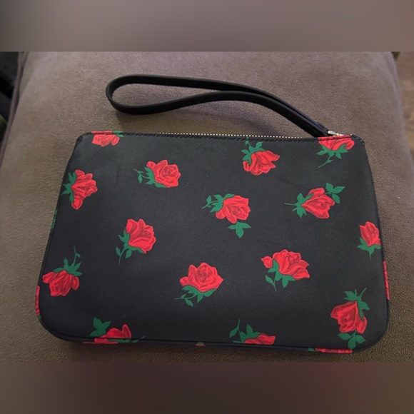 NWOT - Kate Spade Chelsea Black Rose Toss Printed Medium Wristlet Pouch - Picture 3 of 3